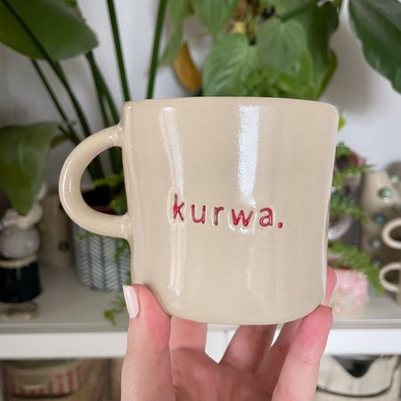 Kubek „KURWA.” – minimalistyczny, gładki