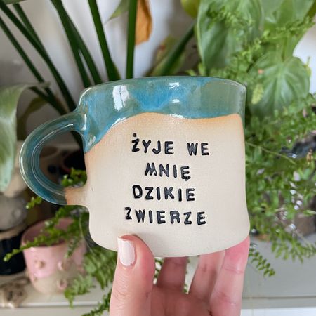 „Żyje we mnie dzikie zwierzę” – ręcznie rysowany leniwiec - 350 ml - przypieczony