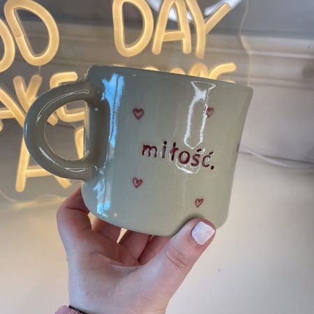 Kubek „Miłość” – beżowy z serduszkami - 350 ml