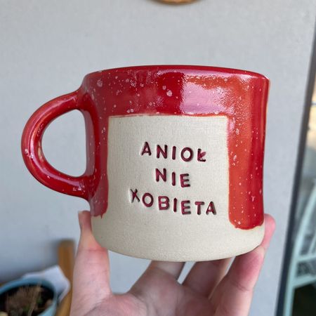 Kubek „Anioł nie kobieta” - 350 ml, lekko owalny