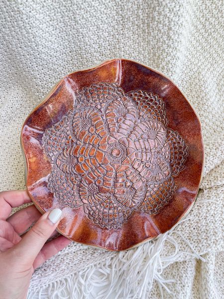 Miska „Koronka z ognia” – babcine wspomnienia w płomiennym wydaniu - śr: 20 cm