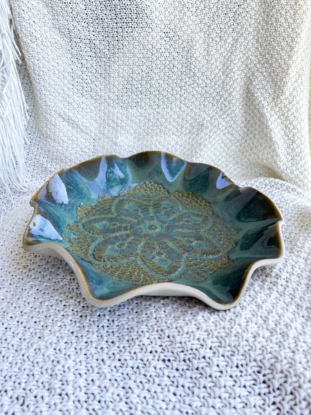 Misa „Złoty liść paproci” – natura zaklęta w ceramice, średnica: 24 cm