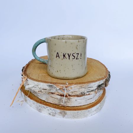 Kubek „A Kysz!” z turkusowym uchem – beżowy w brązowe piegi