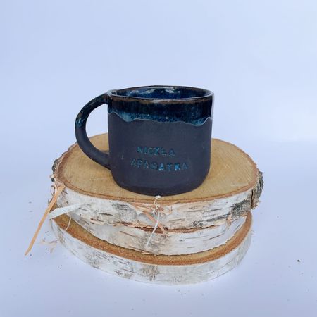 Kubek „Niezła aparatka” – granatowy z turkusowym wnętrzem