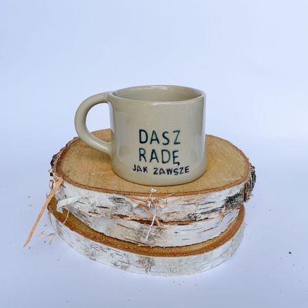 Kubek „Dasz radę jak zawsze” – beżowy z motywacyjnym napisem