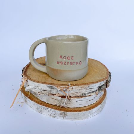 Kubek „Mogę wszystko” – beżowy z różowym napisem - 350 ml