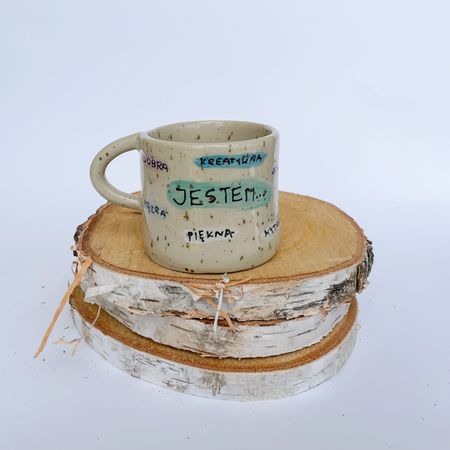 Kubek „Jestem…” z kolorowymi afirmacjami