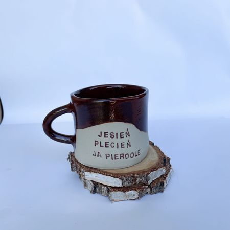 Kubek „Jesień plecień, ja pierdolę” (ciemny brąz) - 250 ml