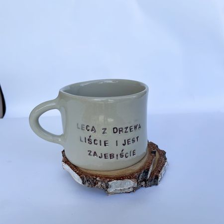 Kubek „Lecą z drzewa liście i jest zajebiście” - 300 ml OUTLET