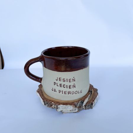 Kubek „Jesień plecień, ja pierdolę” ciemny rudy