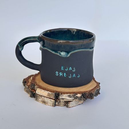 Kubek „EJAJ SREJAJ” – czarna ceramika - 250 ml