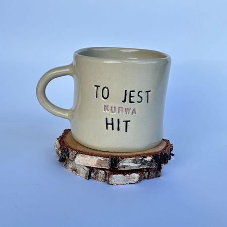 Kubek „TO JEST KURWA HIT” - różowy napis