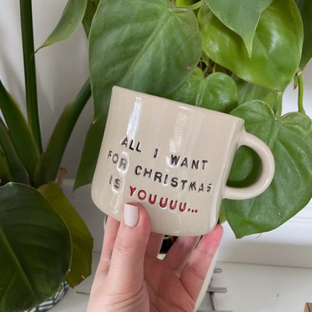 Kubek „ALL I WANT FOR CHRISTMAS IS YOUUUU…” z I love YOU w środku - 350 ml